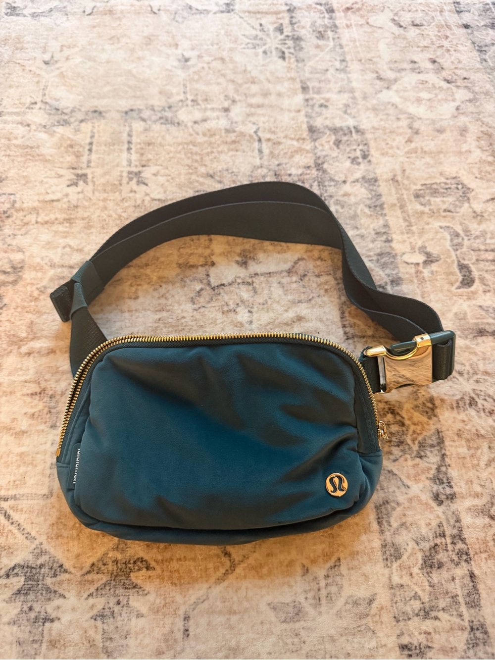 lululemon athletica velvet deep green / teal crossbody bag - Hands-Free Carry